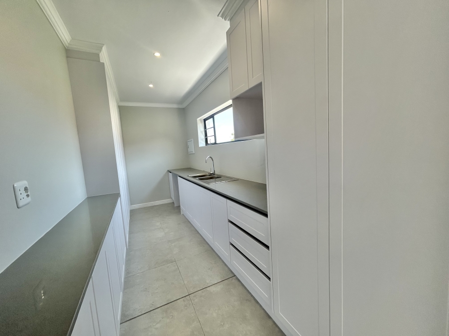 3 Bedroom Property for Sale in Wavecrest Eastern Cape